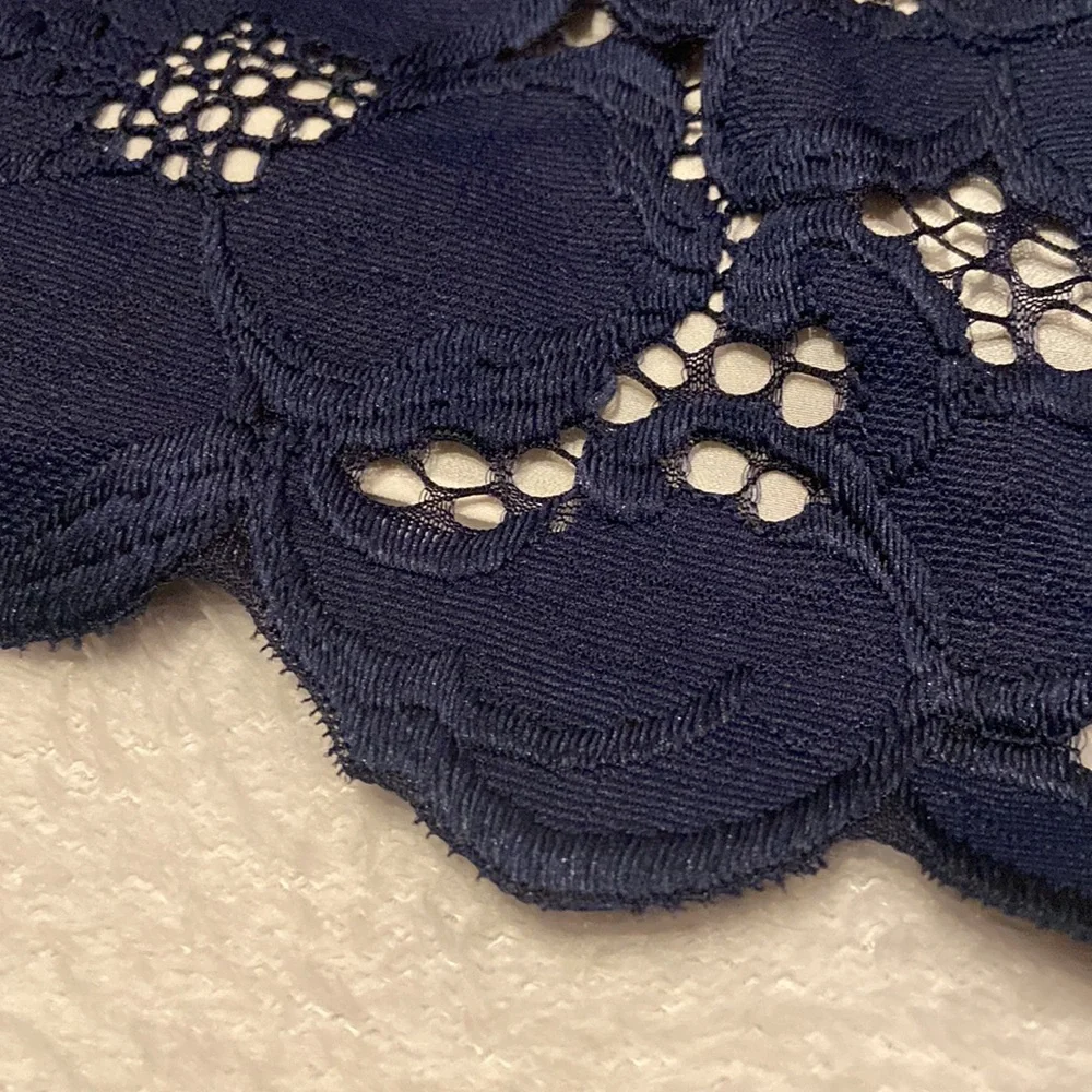 LILLY PULITZER Size XS Beautiful Blue & White Size XS Top - Picture 7 of 11